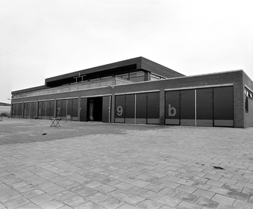 859033 Gezicht op de nieuwe roeiaccomodatie (Verlengde Hoogravenseweg 13-15) te Utrecht.